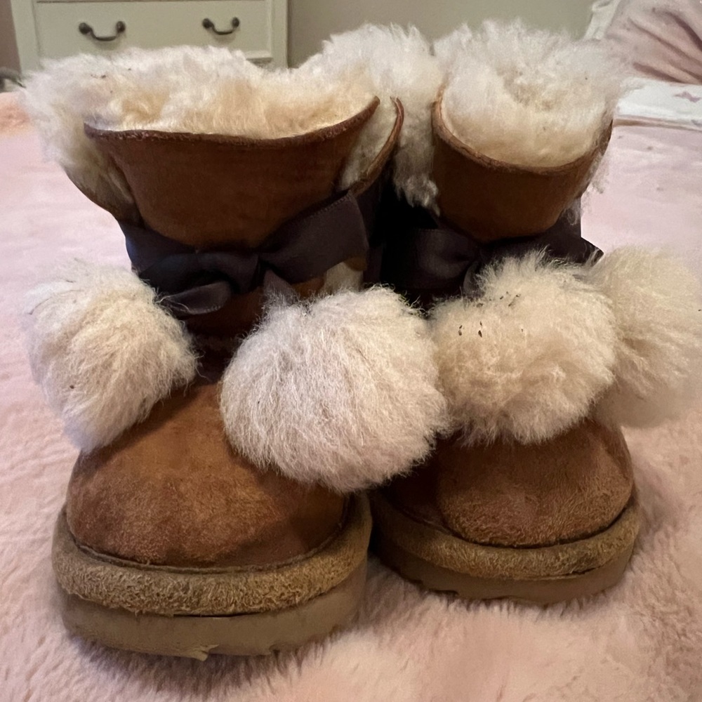 Toddler kids Uggs GITA boot size 7